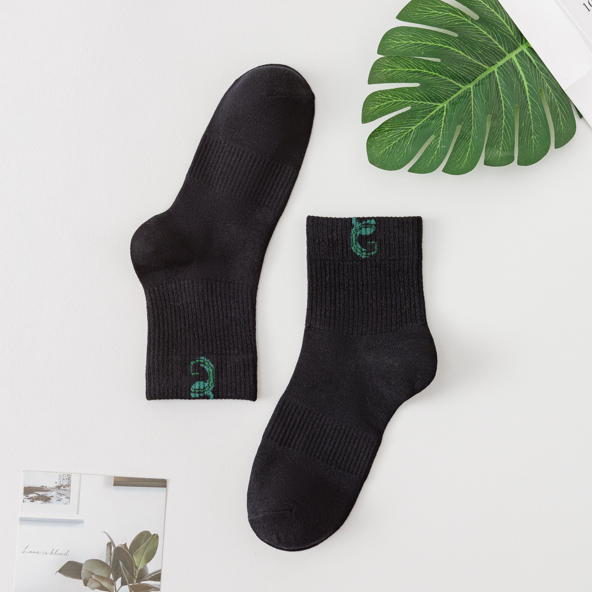 solid-noir-socks